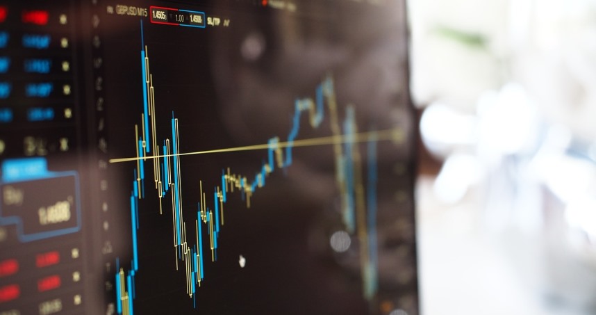 Ganancias y p�rdidas por transmisi�n de acciones y participaciones