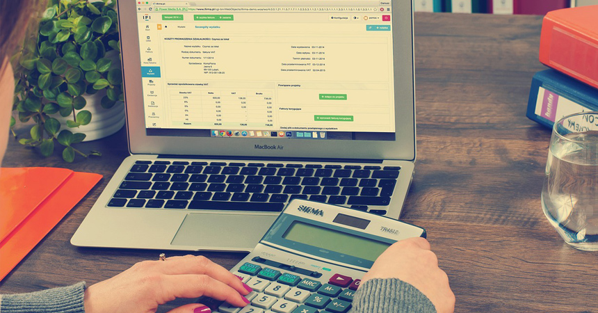 Deducci�n: requisito de la factura